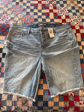 torrid Light Wash Denim Bermuda Shorts - Light Blue Womens Size 18